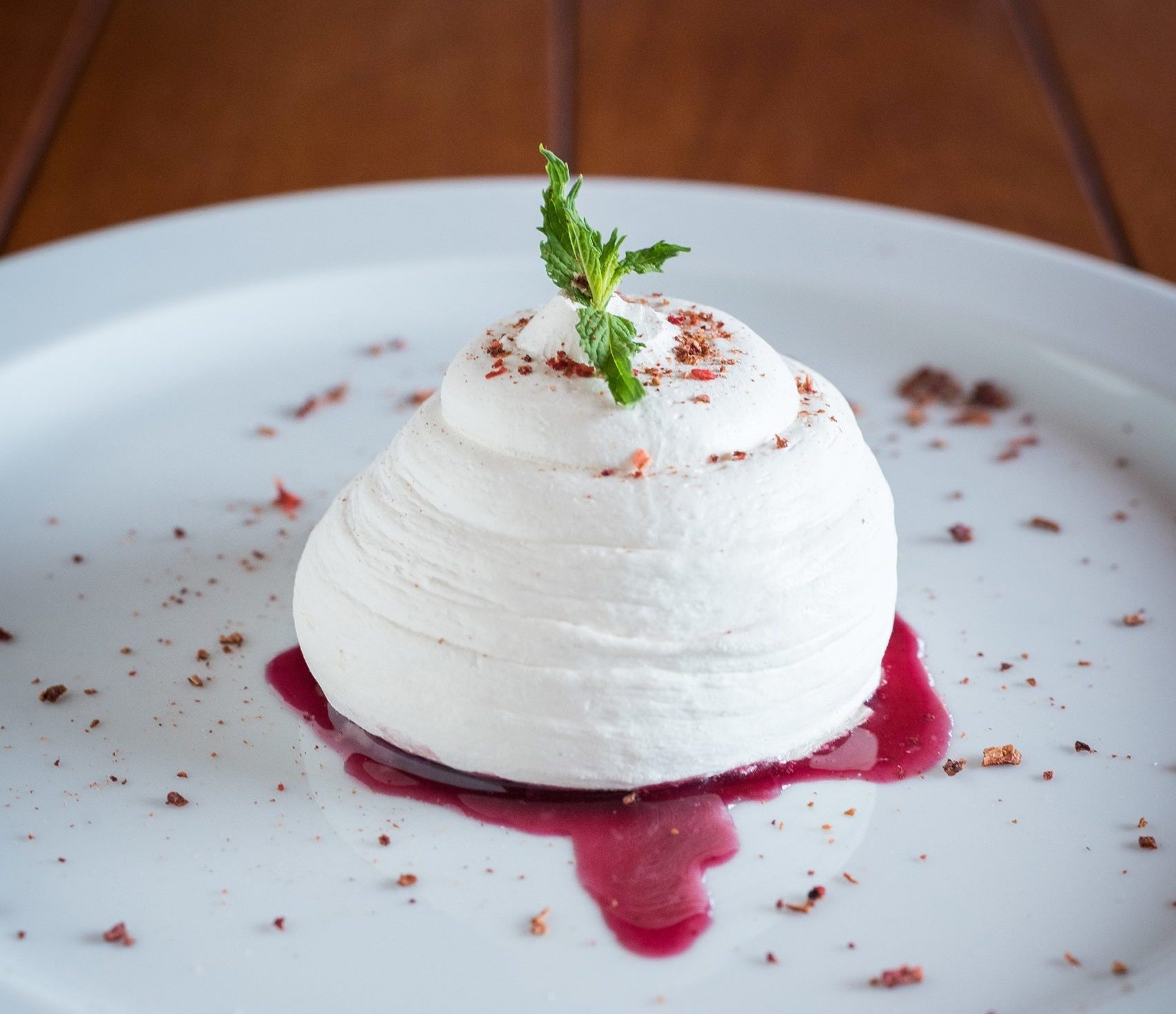 PAVLOVA AI FRUTTI DI BOSCO