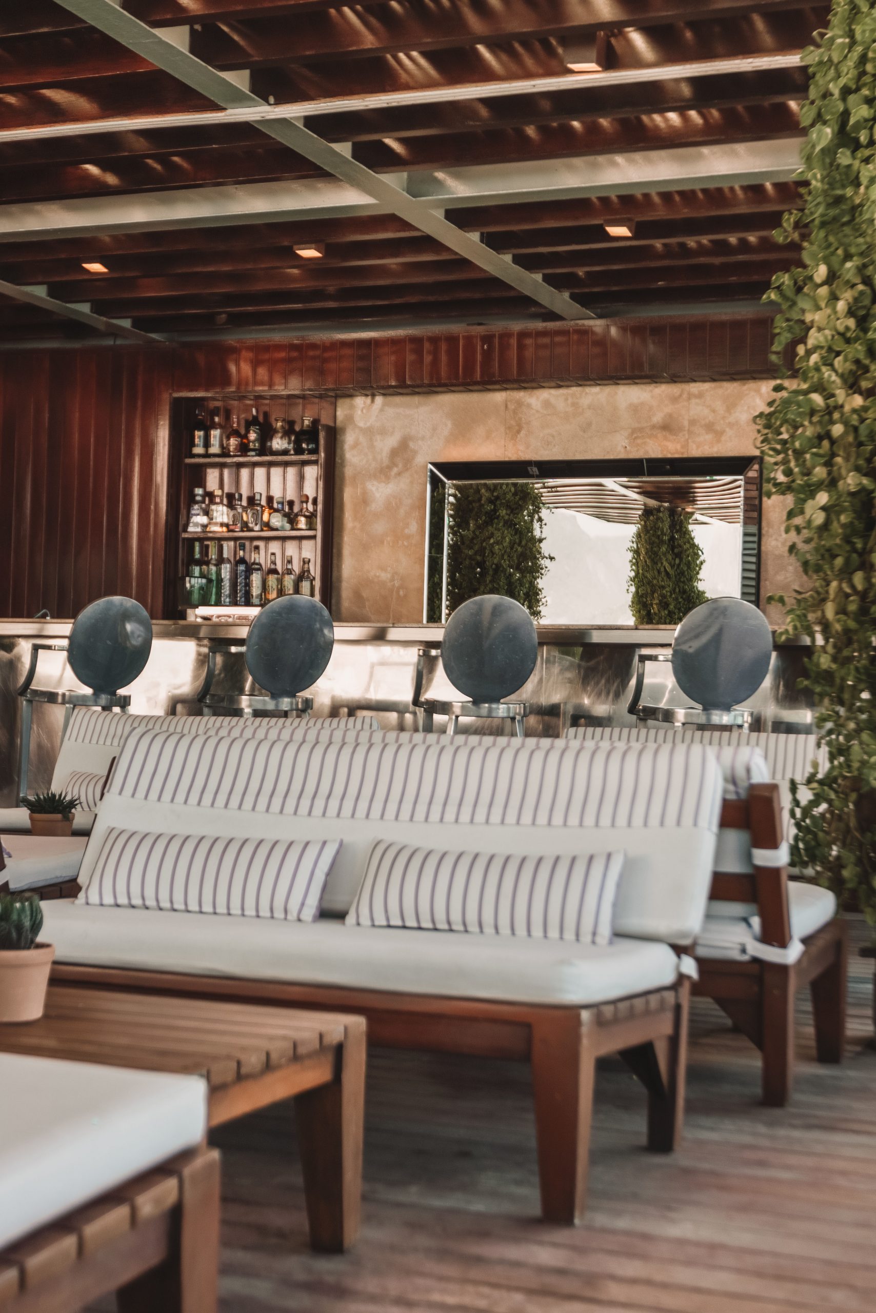 Pool Bar