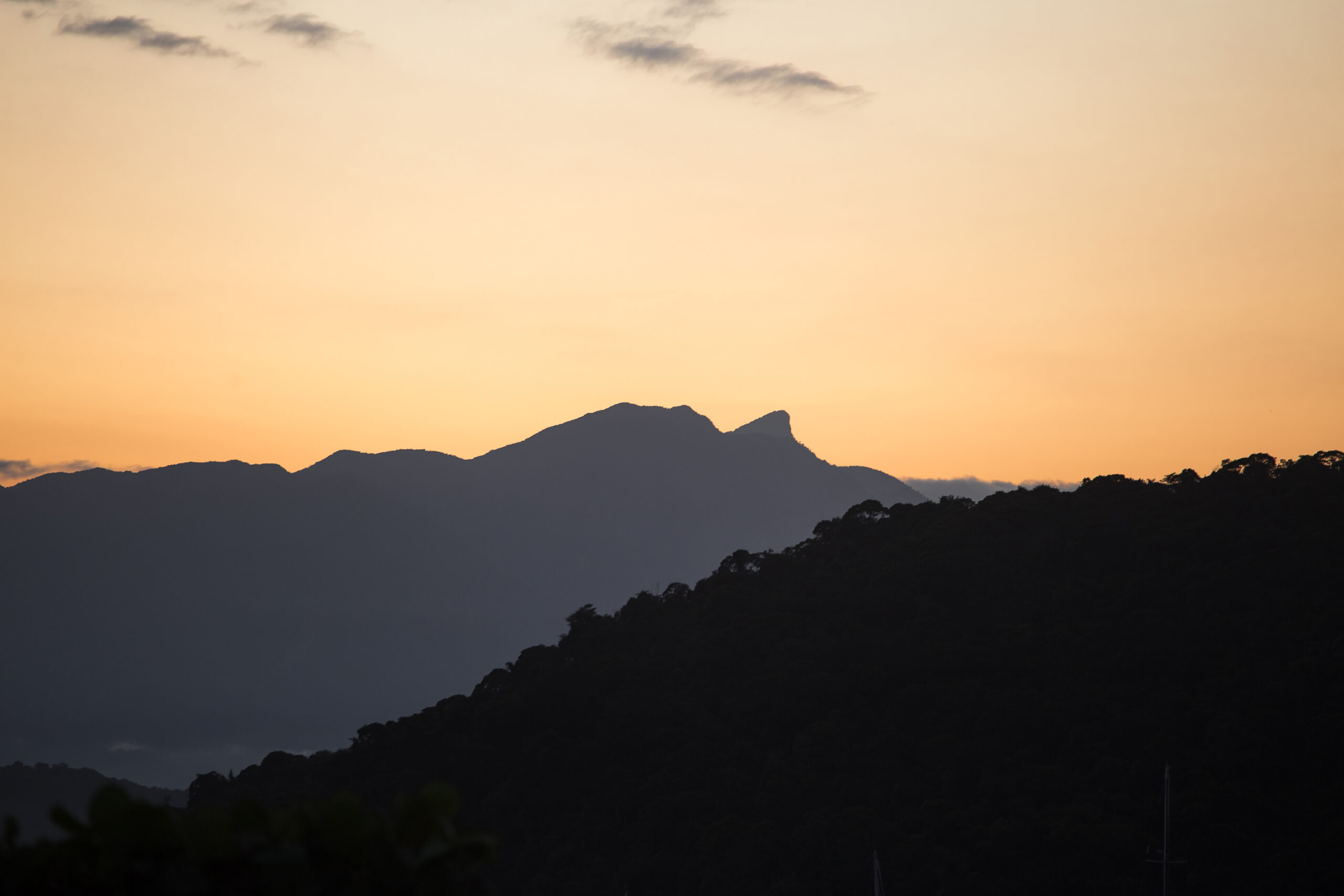 Pico do Papagaio Trail