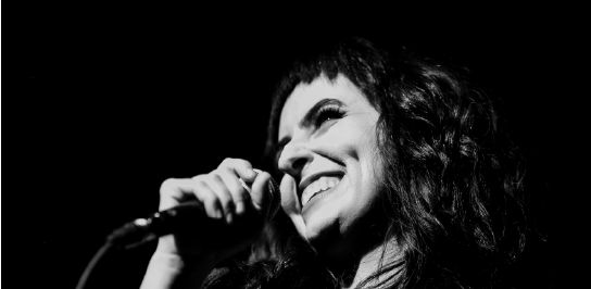 IZZA CANTA AMY WINEHOUSE