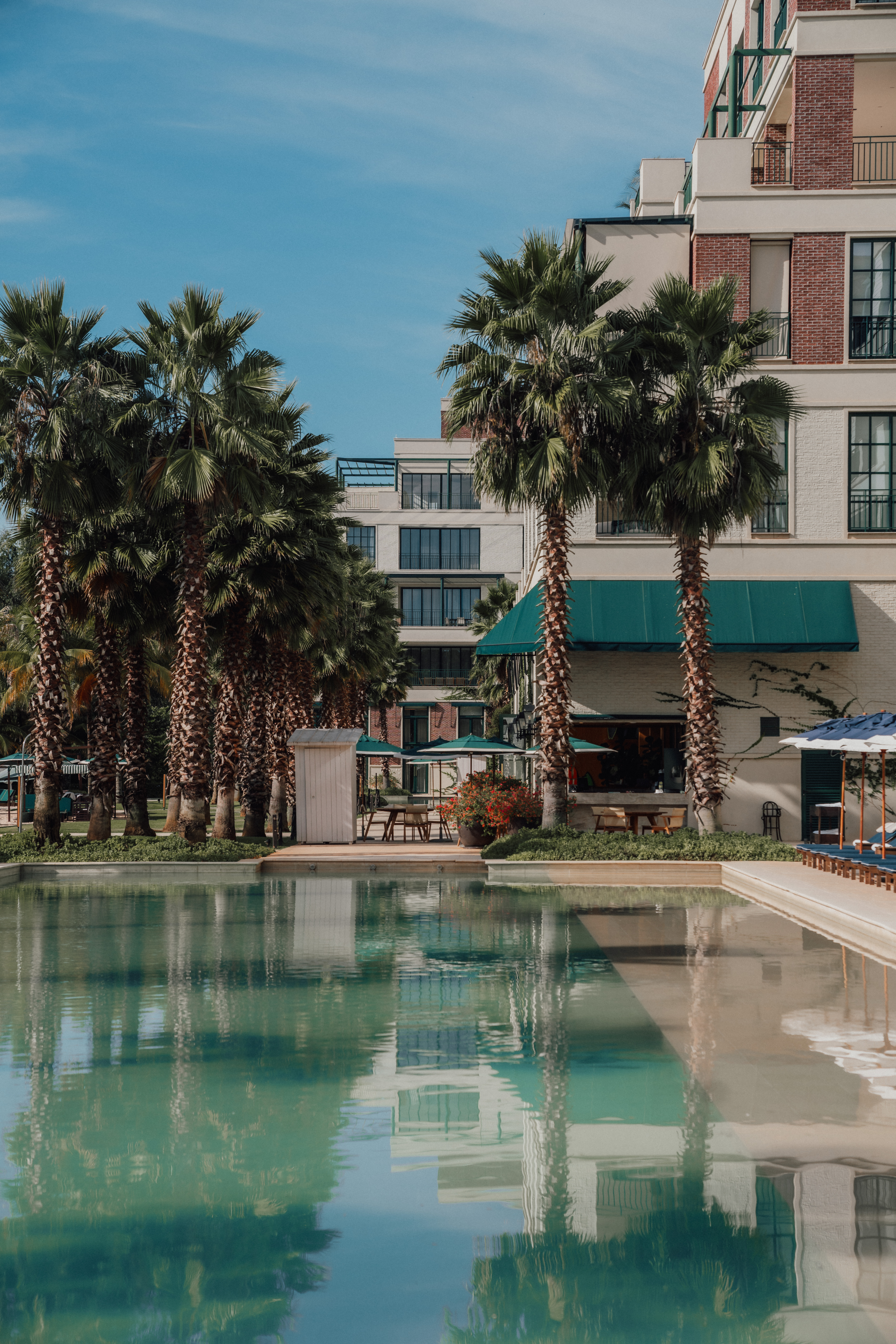 Pool bar
